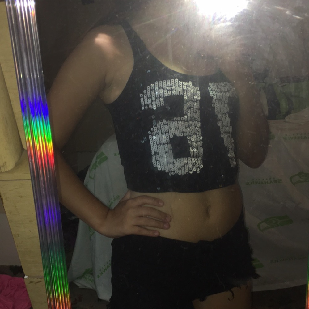 black crop top